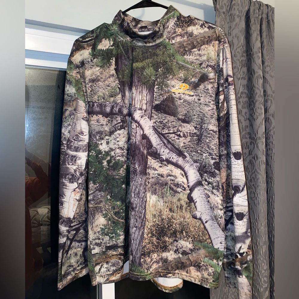 Mossy Oak hunting gear shirt